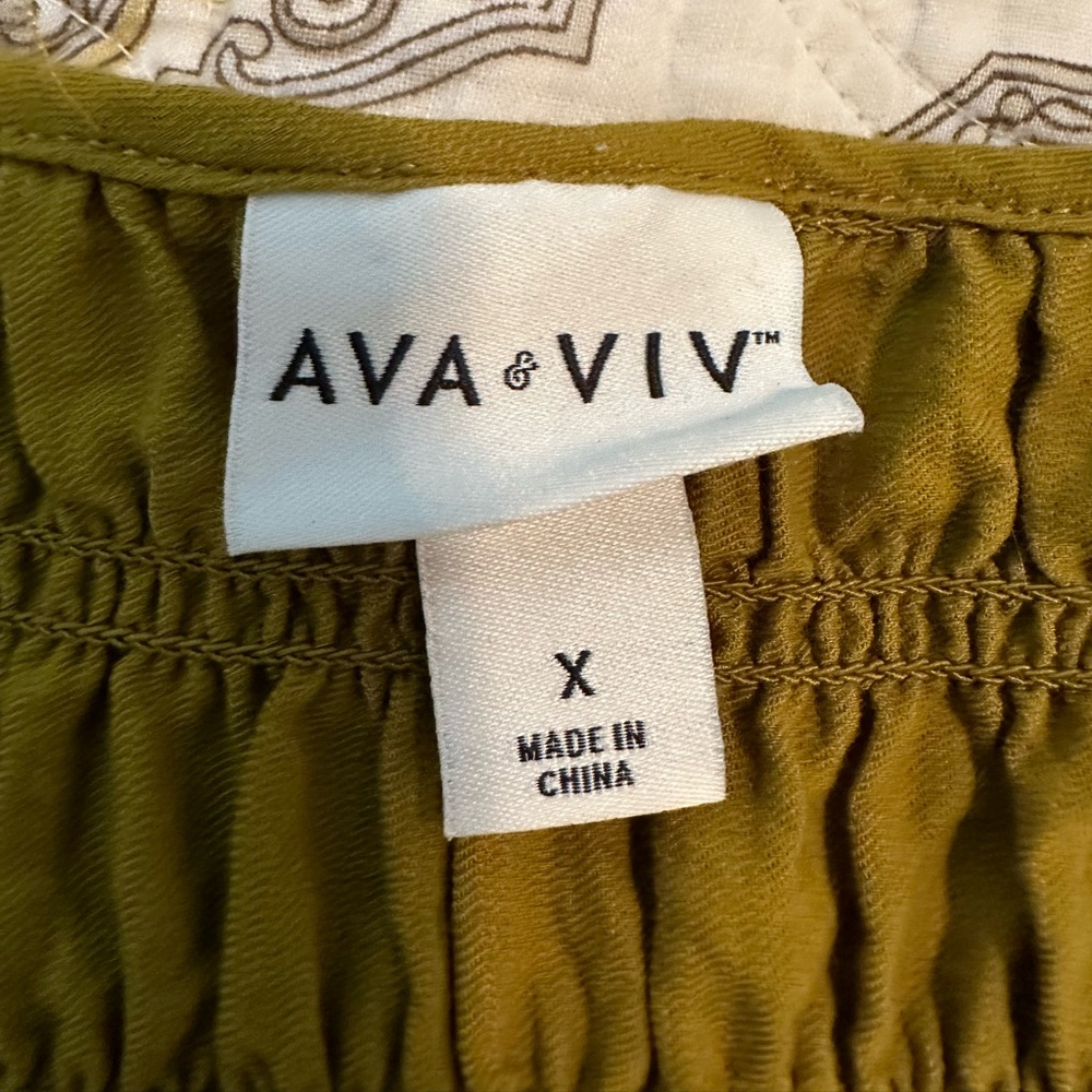 Ava & Viv 0X Chartreuse ruched v neck shirt - Picture 7 of 8